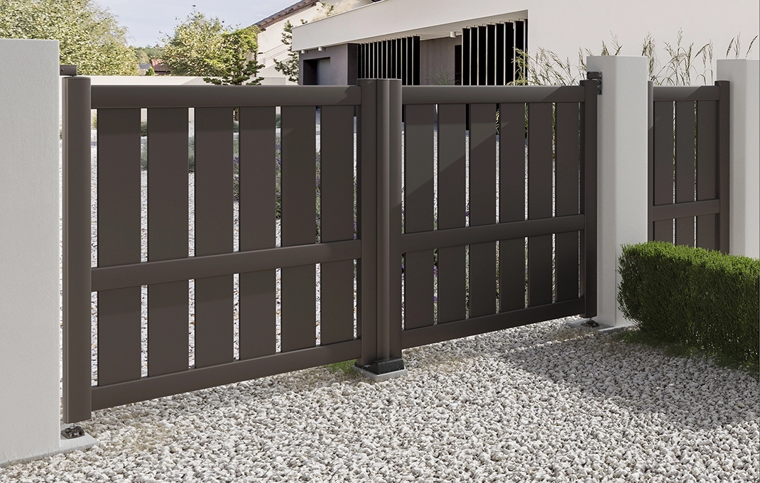 portail en aluminium brazau battant marron Prefalu