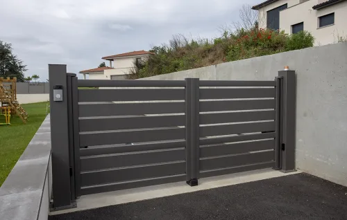 portail en aluminium battant noir Prefalu